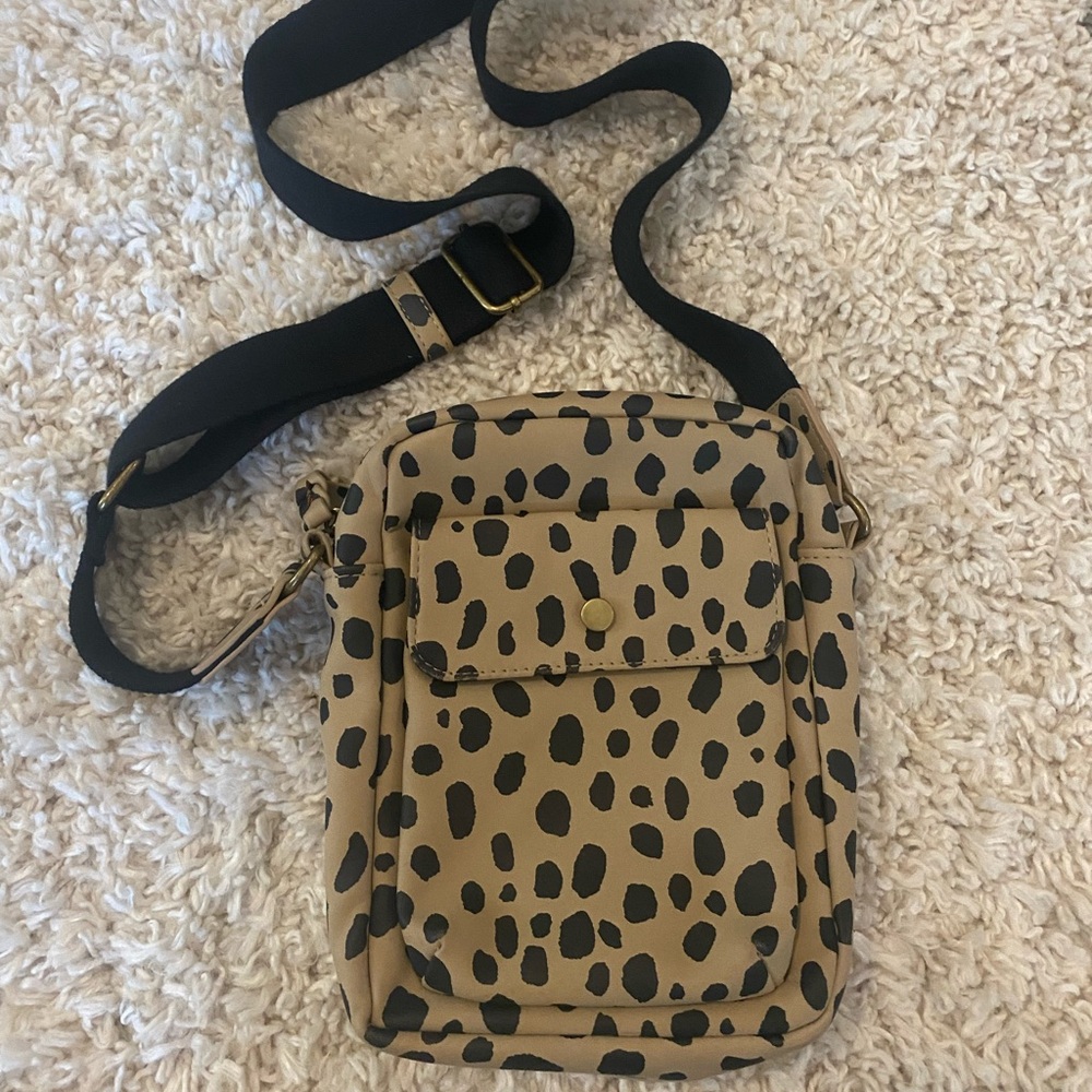 Universal Thread Crossbody - Picture 1 of 6